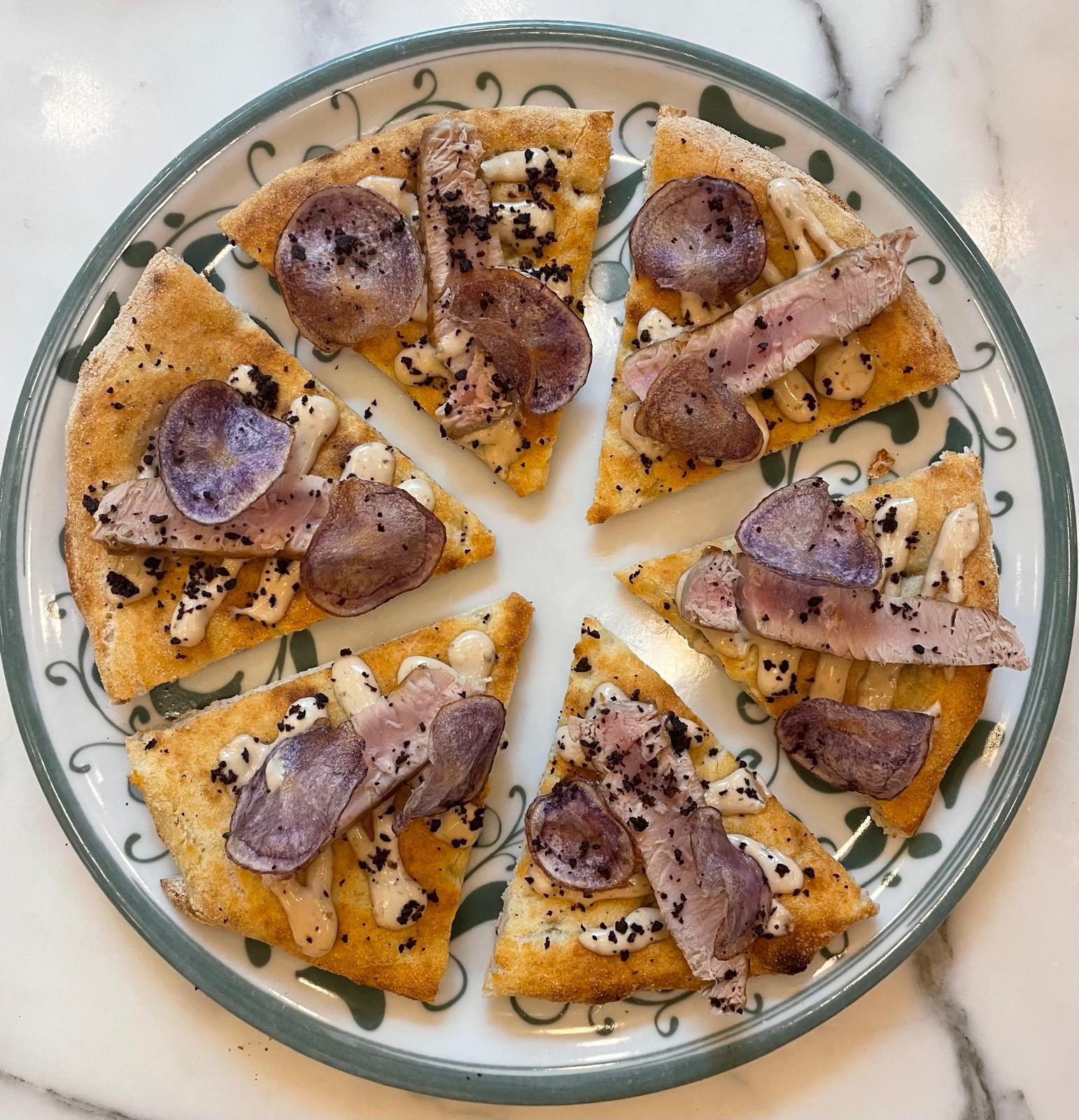 https://www.affaritaliani.it/static/upl2025/tonn/tonno--tonnato-e-patate-viola1.jpg