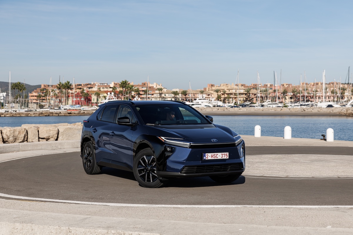 Toyota bZ4X 2025: batteria garantita 1 milione di km e ricarica fast