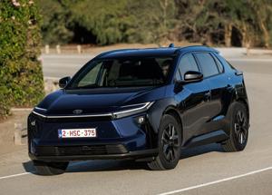 Toyota nuova bZ4X: il SUV elettrico che non teme il freddo e l'off-road