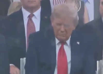 https://www.affaritaliani.it/static/upl2025/trum/trump-dorme-.jpg