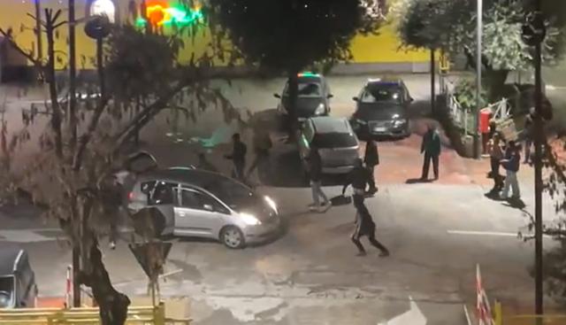 Acca Larentia, assalto ai militanti di Gioventù Nazionale: il video dell’aggressione con spranghe e caschi