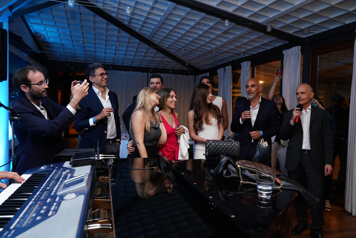 Un momento della festa Un momento della festa