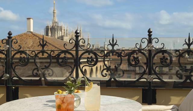 Palazzo Cordusio Gran Meliá: l'estate milanese si accende sulla Terrazza con vista Duomo di Isola Ristorante e Isola Bar