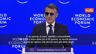 Macron scherza a Davos: È un periodo di pace, stabilità e prevedibilità