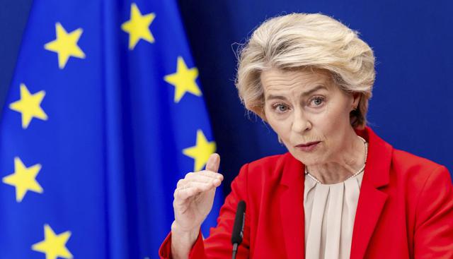 Ucraina, von der Leyen prepara l'Europa alla guerra: "Lottiamo in un nuovo ordine mondiale, 6 miliardi a Kiev per l'alleanza sui droni"