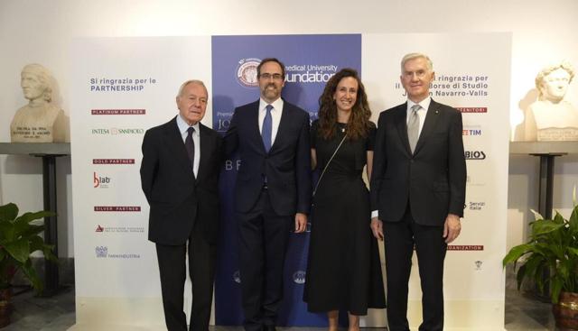 Il Premio Internazionale Navarro-Valls per la leadership e la benevolenza a Silvano Pedrollo e Anna Fiscale