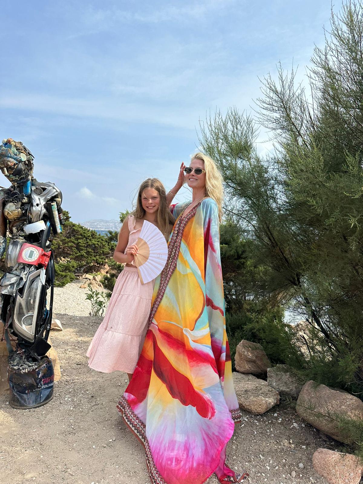 Ali Larter in vacanza in Sardegna con marito e figli: relax di lusso per la star di Hollywood