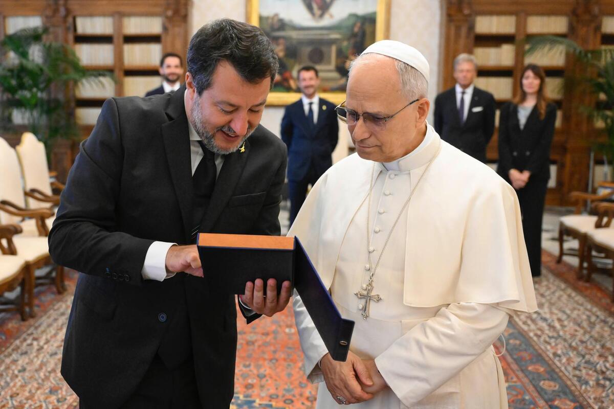 Matteo Salvini (accompagnato dalla figlia Mirta) dal Santo Padre
