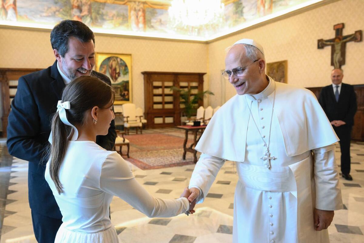 Matteo Salvini (accompagnato dalla figlia Mirta) dal Santo Padre