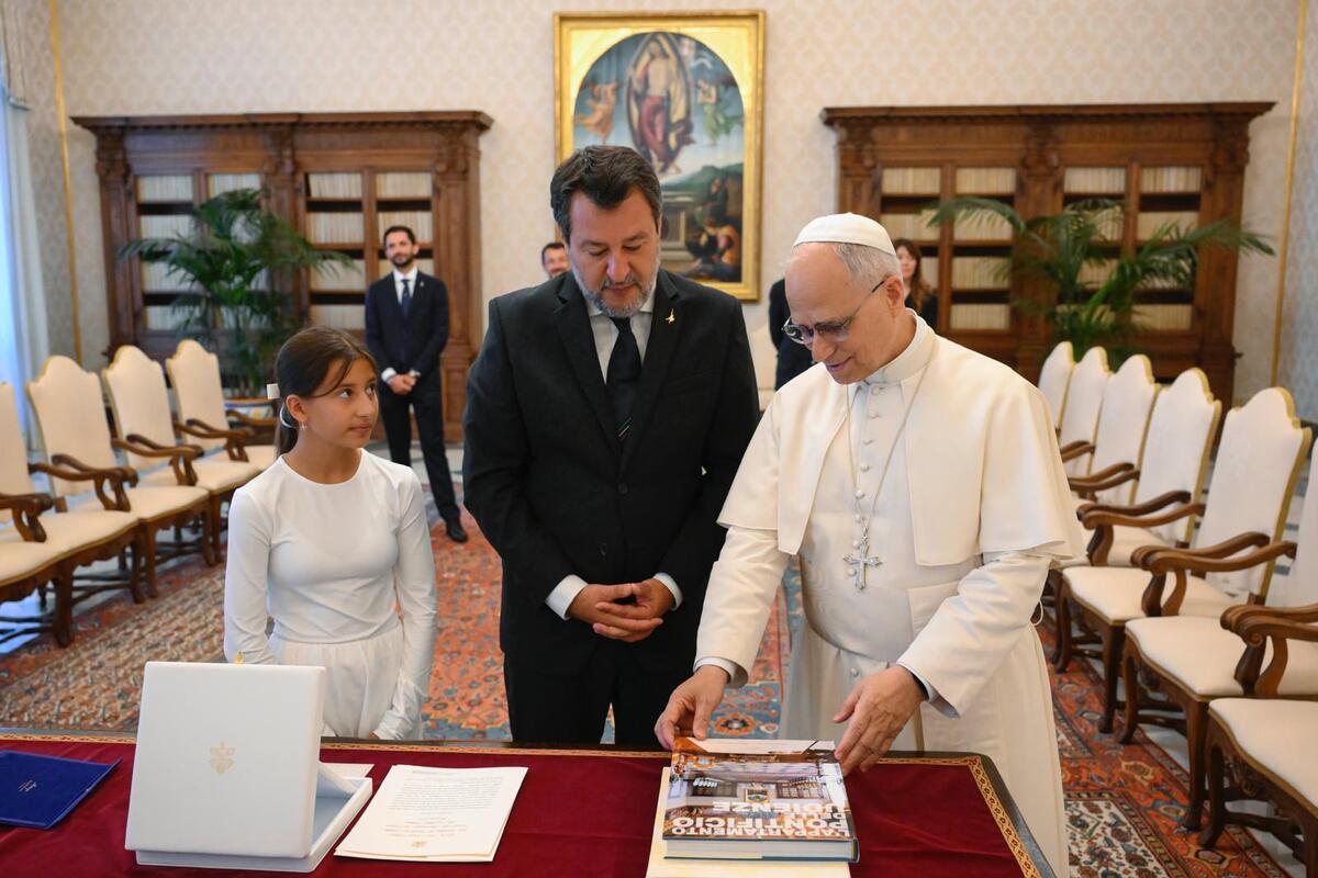 Matteo Salvini (accompagnato dalla figlia Mirta) dal Santo Padre
