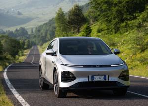 XPENG G6, il SUV coupé elettrico che parla al futuro