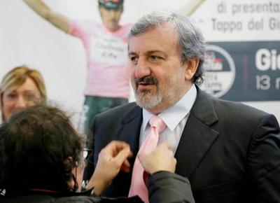 Emiliano, sorpasso rosa in Europa. Pd: 'No alle donne specchietto per le allodole'