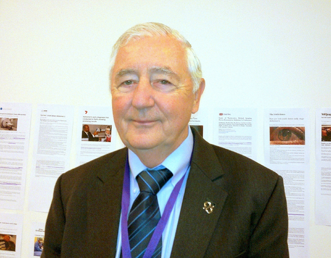 William Thies, Senior Scientist Alzheimer's Association, con alle spalle gli articoli dedicati alla conferenza AAIC 2014, Copen William Thies, Senior Scientist Alzheimer's Association, con alle spalle gli articoli dedicati alla conferenza AAIC 2014, Copen