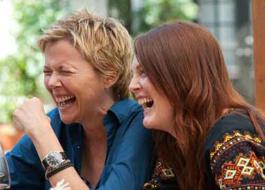 annette bening e julianne moore nel film i ragazzi stanno bene 289770 annette bening e julianne moore nel film i ragazzi stanno bene 289770