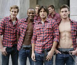 Abercrombie & Fitch vede nero: tonfo in Borsa e addio a Milano