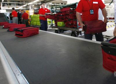 Se la sosta costa più del volo. Parcheggi cari? Ecco come risparmiare