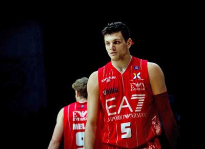 Milano scappa con Gentile. Dagli Usa arrivano Vujacic e Della Valle Jr
