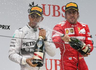 Hamilton allunga, Mercedes campione. Alonso: futuro chiaro da 2 mesi
