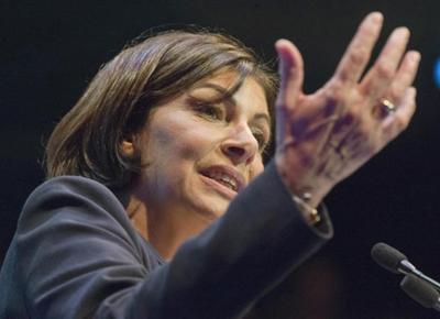 Parigi verso il 'car free': ecco il piano anti inquinamento della Hidalgo