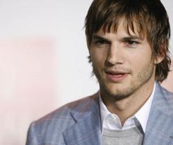 Ashton Kutcher: sorpresa alla mamma, le ristruttura la casa