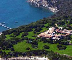 Villa Certosa, la più cara al mondo. Vale 500 mln di euro. Ma è di Berlusconi?