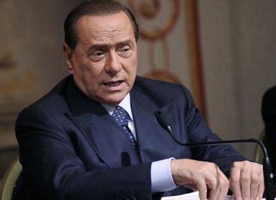 Berlusconi, ricovero al San Raffaele. Problema ad un ginocchio