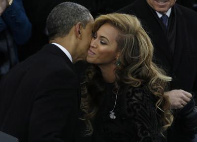 Un flirt tra Obama e Beyoncè. Il gossip che fa tremare gli Usa. Le foto