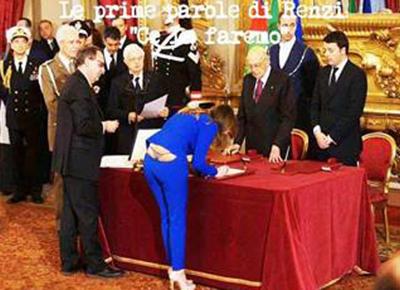 Scendono i pantaloni della ministra Boschi... Foto Scendono i pantaloni della ministra Boschi... Foto