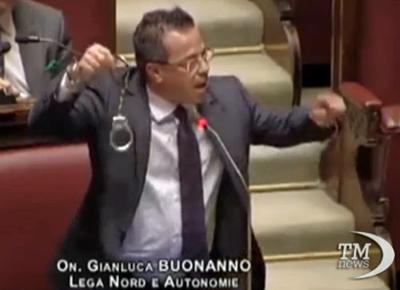 Buonanno (Lega): "Schedare gli islamici. Chiudere tutte le moschee"