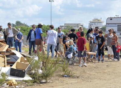 Rom 16enne accusato di furto. La folla lo lincia: è in coma