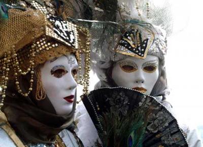 Due mln di maschere di Carnevale tossiche. Rischi per pelle e occhi