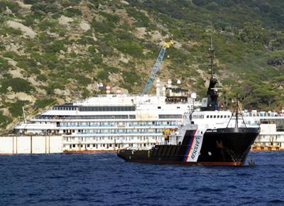 La Concordia diretta verso Genova. Le foto e il video del viaggio