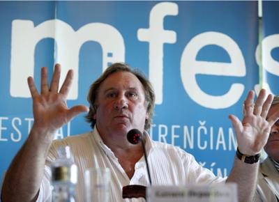 Depardieu si dà all'alcol: produrrà vodka russa ma biologica