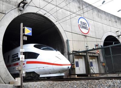 Eurostar bloccato nel tunnel della Manica: centinaia di evacuati