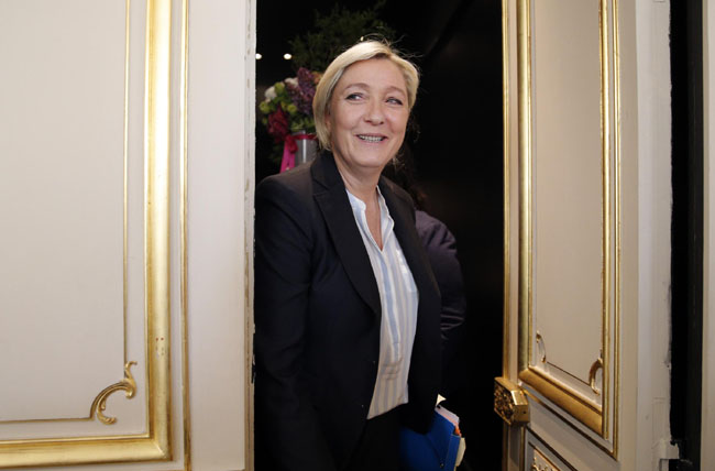 Mosca invita Marine Le Pen in Crimea