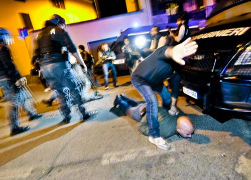 funerali priebke scontri tra i manifestanti funerali priebke scontri tra i manifestanti