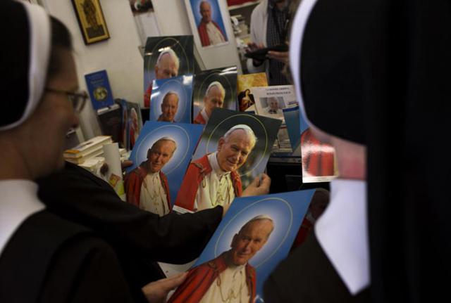 Canonizzazioni, Papa Emerito concelebrerà con Francesco