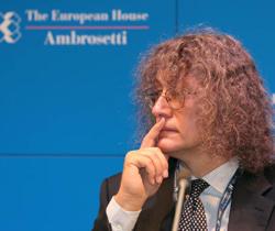 Grillo contro Casaleggio, M5S diviso su sicurezza e immigrazione Grillo contro Casaleggio, M5S diviso su sicurezza e immigrazione