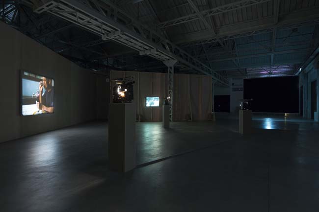 João Maria Gusmão + Pedro Paiva Papagaio Installation views Fondazione HangarBicocca, 2014 Photo by Agostino Osio Courtesy Fondazione HangarBicocca João Maria Gusmão + Pedro Paiva Papagaio Installation views Fondazione HangarBicocca, 2014 Photo by Agostino Osio Courtesy Fondazione HangarBicocca