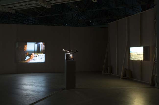 João Maria Gusmão + Pedro Paiva Papagaio Installation views Fondazione HangarBicocca, 2014 Photo by Agostino Osio Courtesy Fondazione HangarBicocca João Maria Gusmão + Pedro Paiva Papagaio Installation views Fondazione HangarBicocca, 2014 Photo by Agostino Osio Courtesy Fondazione HangarBicocca