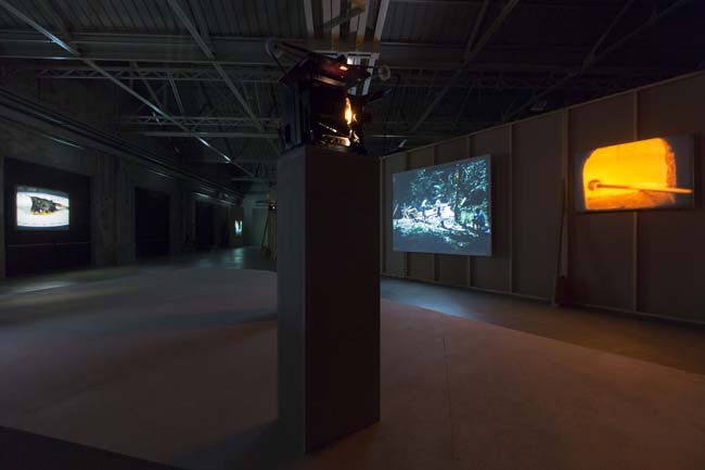 João Maria Gusmão + Pedro Paiva Papagaio Installation views Fondazione HangarBicocca, 2014 Photo by Agostino Osio Courtesy Fondazione HangarBicocca João Maria Gusmão + Pedro Paiva Papagaio Installation views Fondazione HangarBicocca, 2014 Photo by Agostino Osio Courtesy Fondazione HangarBicocca