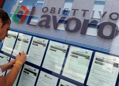 Lavoro, 7 italiani su 10 bocciano Renzi: "Non creerà nuovi posti"
