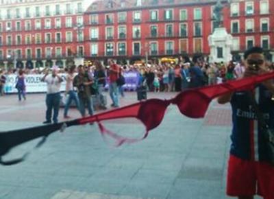 "Mai soli in ascensore con una donna": la frase scatena il caos in Spagna