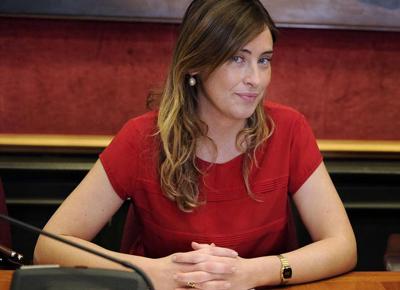 "La Raggi come la prima Boschi"Marchini? L'uomo ideale per un profumo