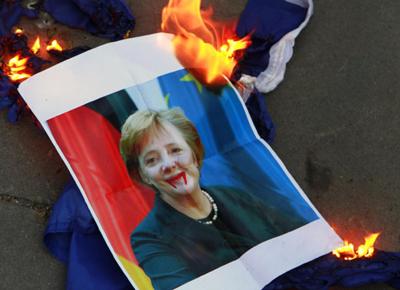 Europa, la crescita esponenziale del virus farà capitolare Angela Merkel