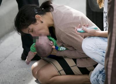 Respirazione bocca a bocca al nipotino di 5 mesi in autostrada: salvo