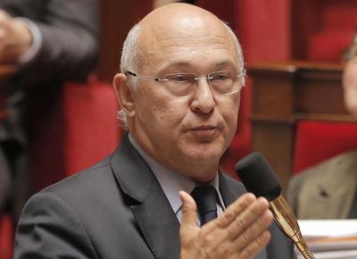 Francia, il ministro Sapin nei guai per il "mutandina-gate"
