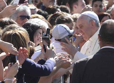 Il Papa scomunica i mafiosi: "E' adorazione del male"