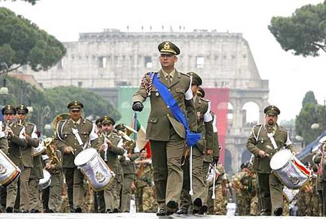 2 giugno, monarchici scatenati. La verità su 70 anni di Repubblica