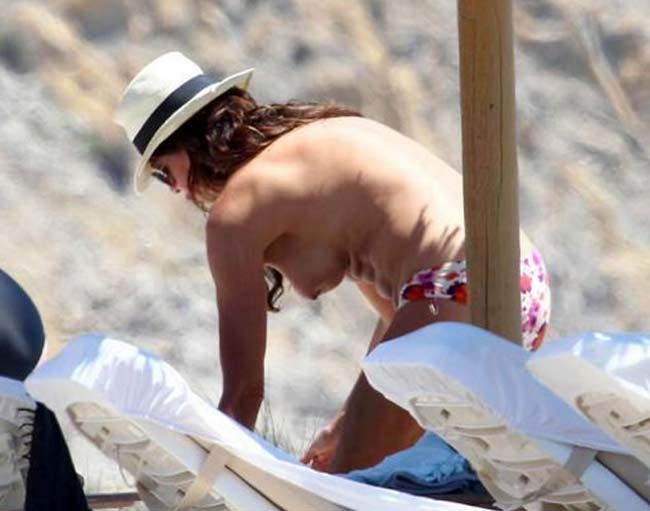 parietti topless 3